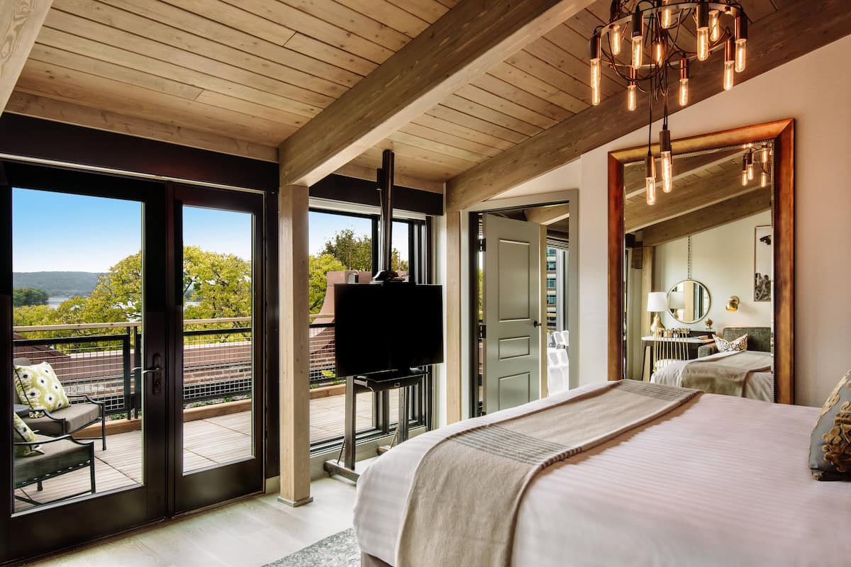 1 bedroom, premium bedding, pillow-top beds, in-room safe