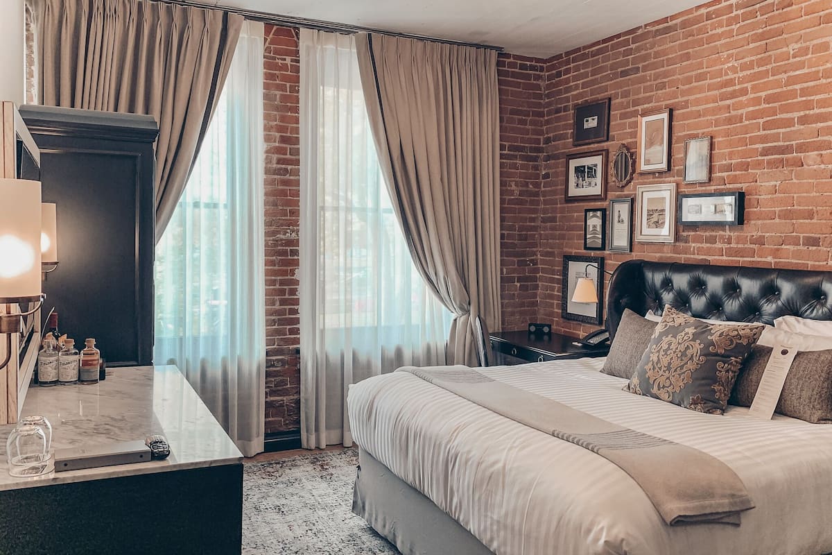 1 bedroom, premium bedding, pillow-top beds, in-room safe