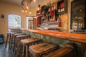 Bar (on property) - Hotel Lago Sarmiento (Natales)