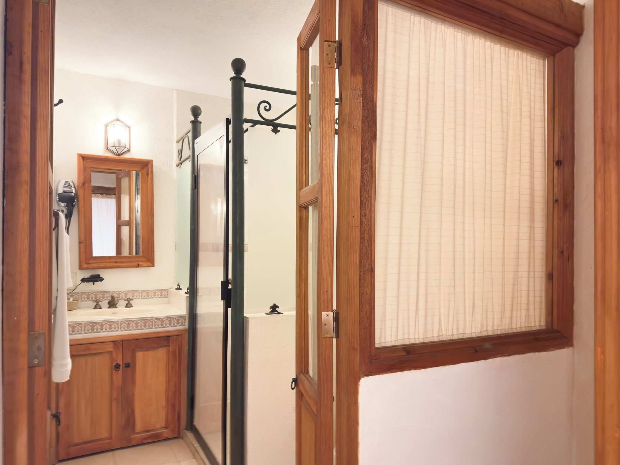 superior room, 1 king bed | bathroom | shower, free toiletries, hair dryer, towels