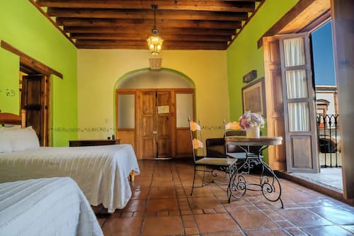 Suite junior, 2 camas matrimoniales | Ropa de cama de alta calidad y edredón