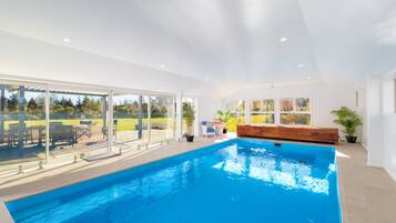 Indoor pool, sun loungers