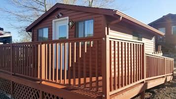 Economy Cabin, Private Bathroom | Premium bedding, free WiFi, bed sheets