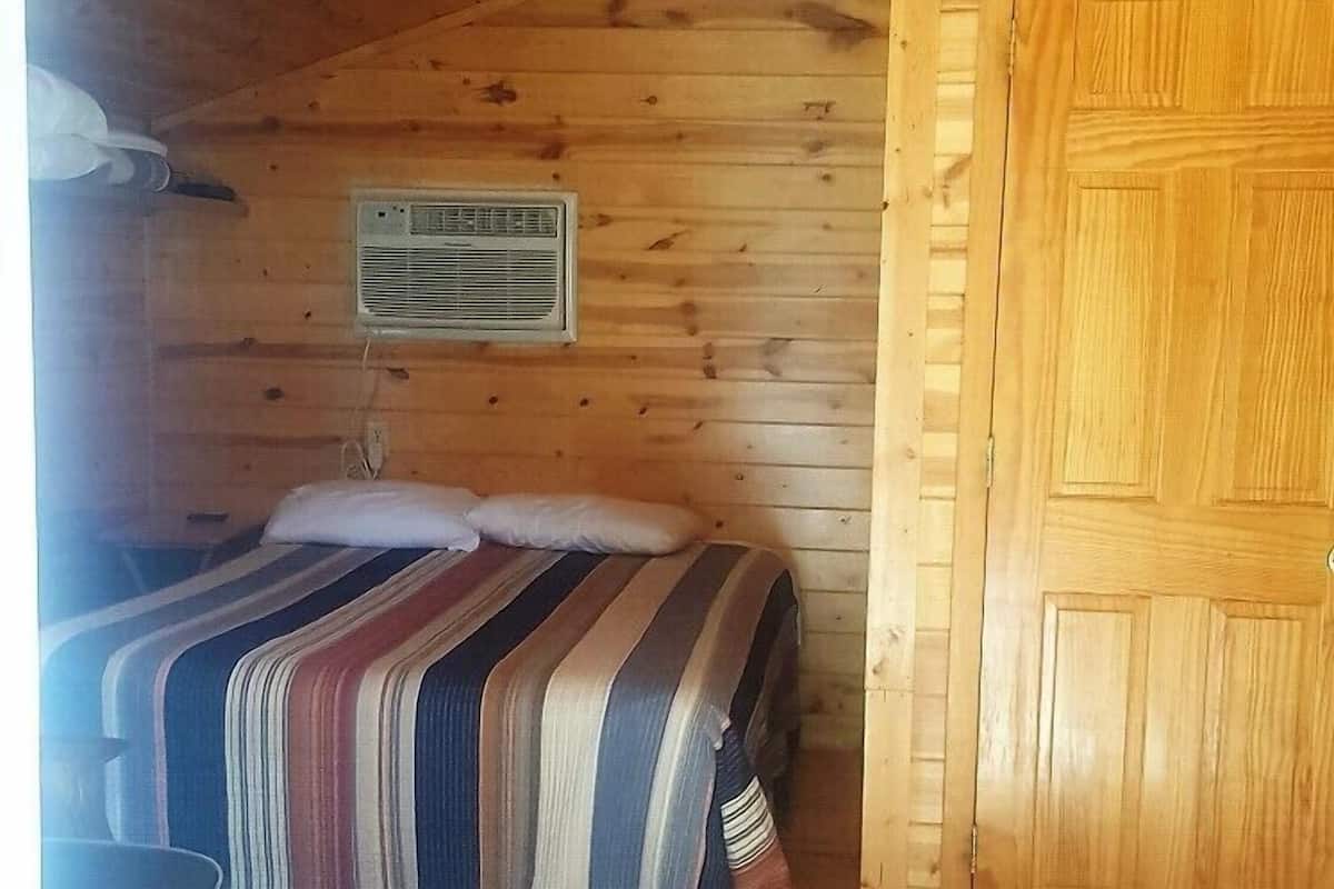 Economy huisje, privébadkamer (Cabin 9) | Luxe beddengoed, gratis wifi, beddengoed