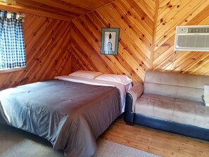 Economy Cabin | Premium bedding, free WiFi, bed sheets