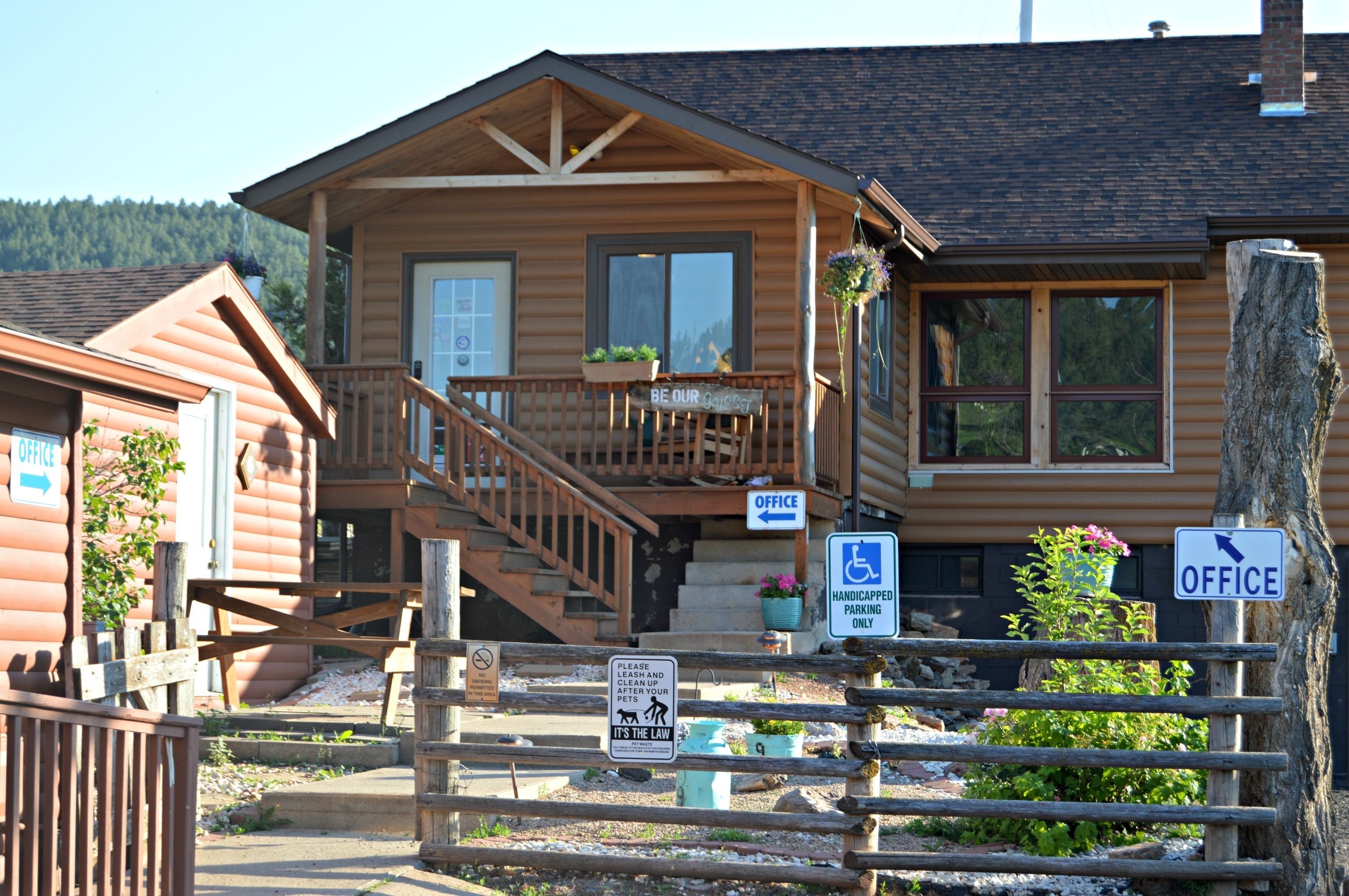 Check-in/check-out kiosk