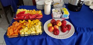 朝食 (オーダー形式)、毎日提供 (無料)