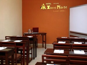 Breakfast and dinner served  - Hotel Torre Norte (Trujillo)