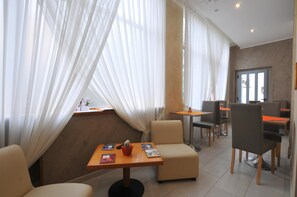 Coin salon dans le hall