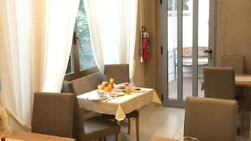 Daily buffet breakfast (EUR 6.5 per person)