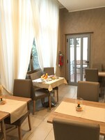 Colazione a buffet a pagamento, servita tutte le mattine