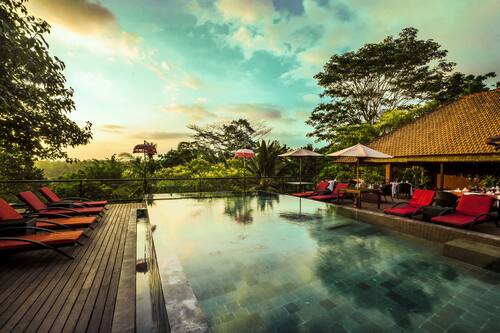 Kolam renang outdoor