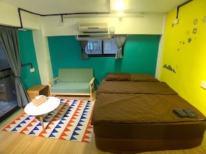 1 bedroom, premium bedding, desk, blackout drapes - 英倫旅店 - Baker Street Guesthouse (Tainan)