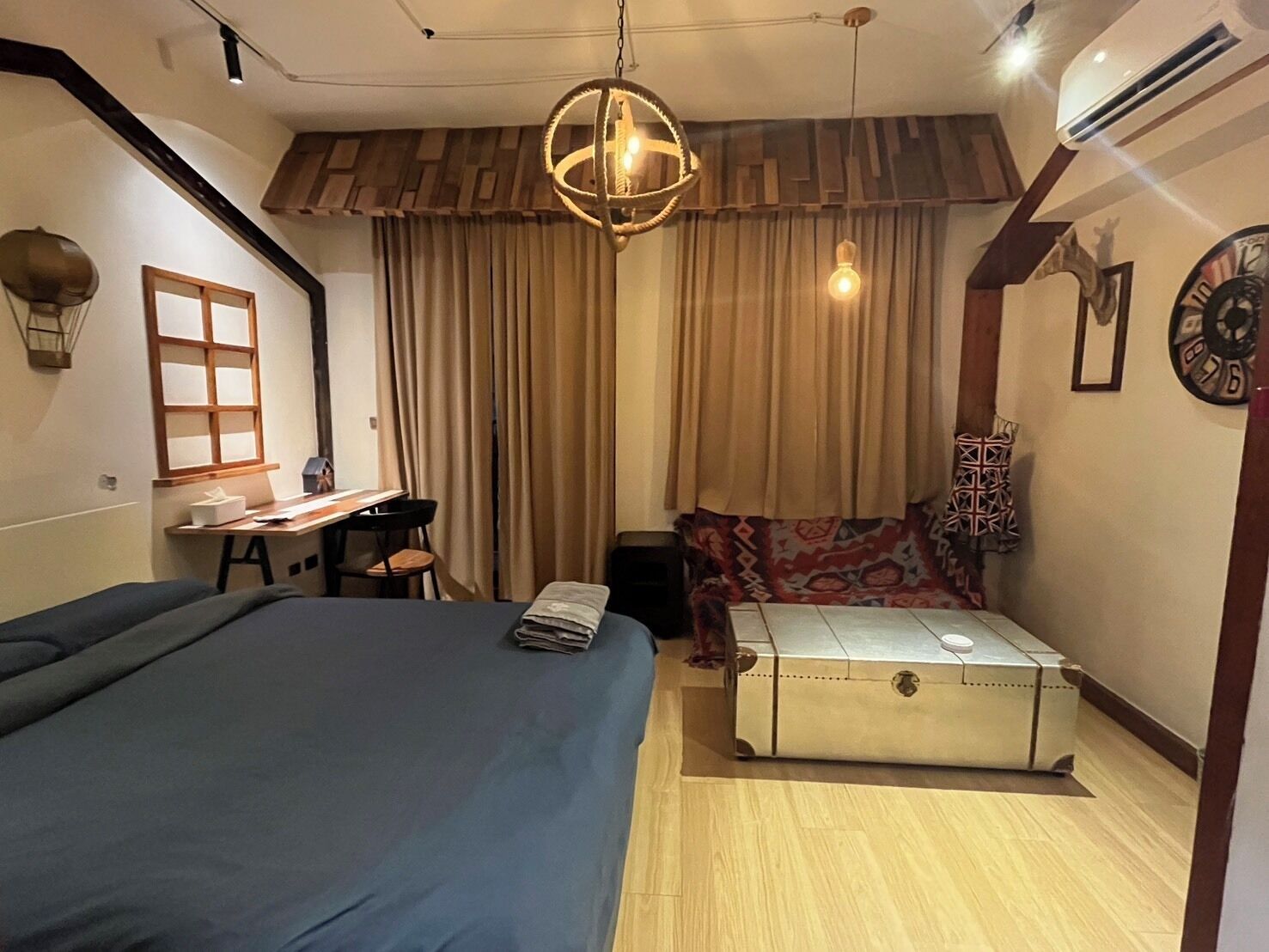Premium bedding, desk, blackout drapes, WiFi (free)