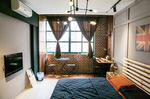 Ropa de cama de alta calidad, escritorio y cortinas blackout 