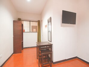 Family Room | 1 bedroom, free WiFi, bed sheets