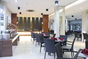 Café da manhã com buffet todos os dias (IDR 72600.00 por pessoa)