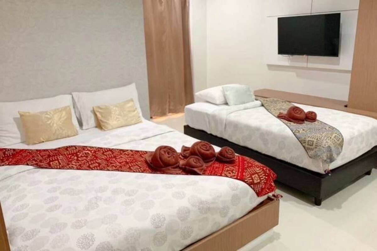 Minibar, desk, free WiFi