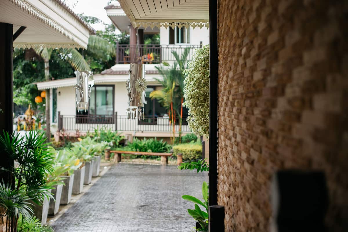 Rollaway beds, free WiFi, bed sheets