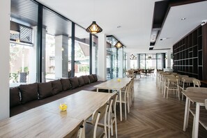 Se sirven desayunos, comidas y cenas 