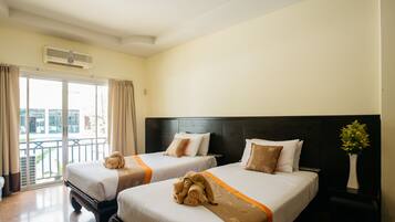 Deluxe Twin Room | Rollaway beds, free WiFi, bed sheets
