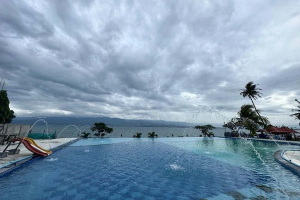 Outdoor pool, sun loungers