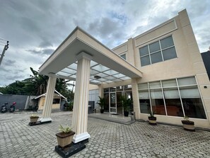 Imej tidak diklasifikasikan, 4 daripada 16, butang
