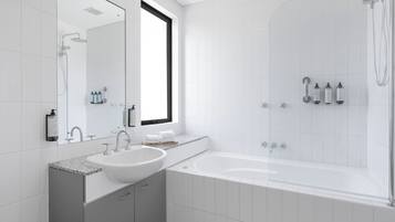 Deluxe Room, 1 Bedroom | Bathroom | Shower, free toiletries, hair dryer, towels