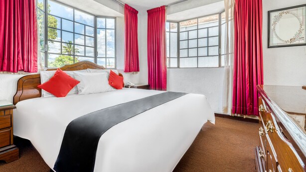 Habitación superior | Escritorio, wifi gratis y ropa de cama 