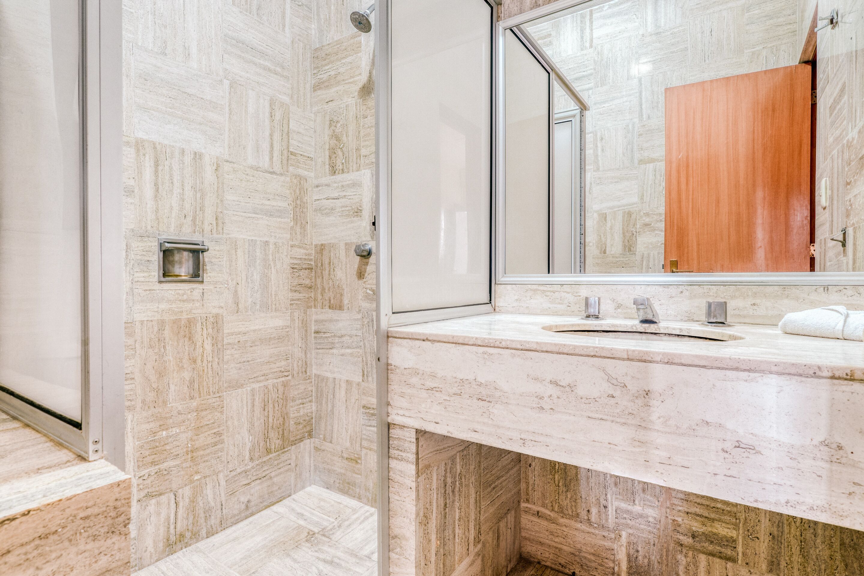 shower, towels, soap, shampoo