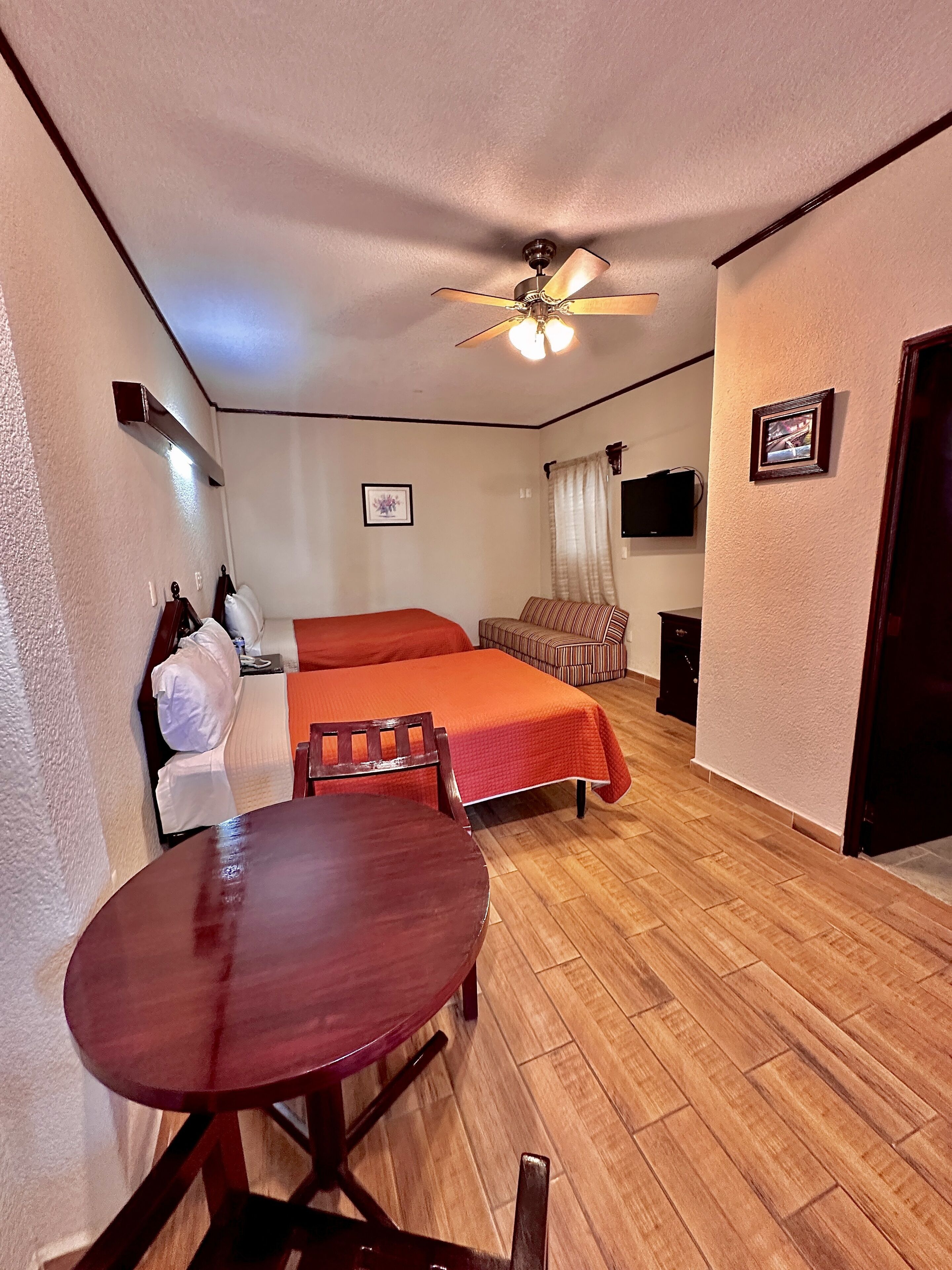 standard double room | desk, free wifi, bed sheets