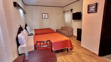 Habitación doble estándar | Escritorio, wifi gratis y ropa de cama