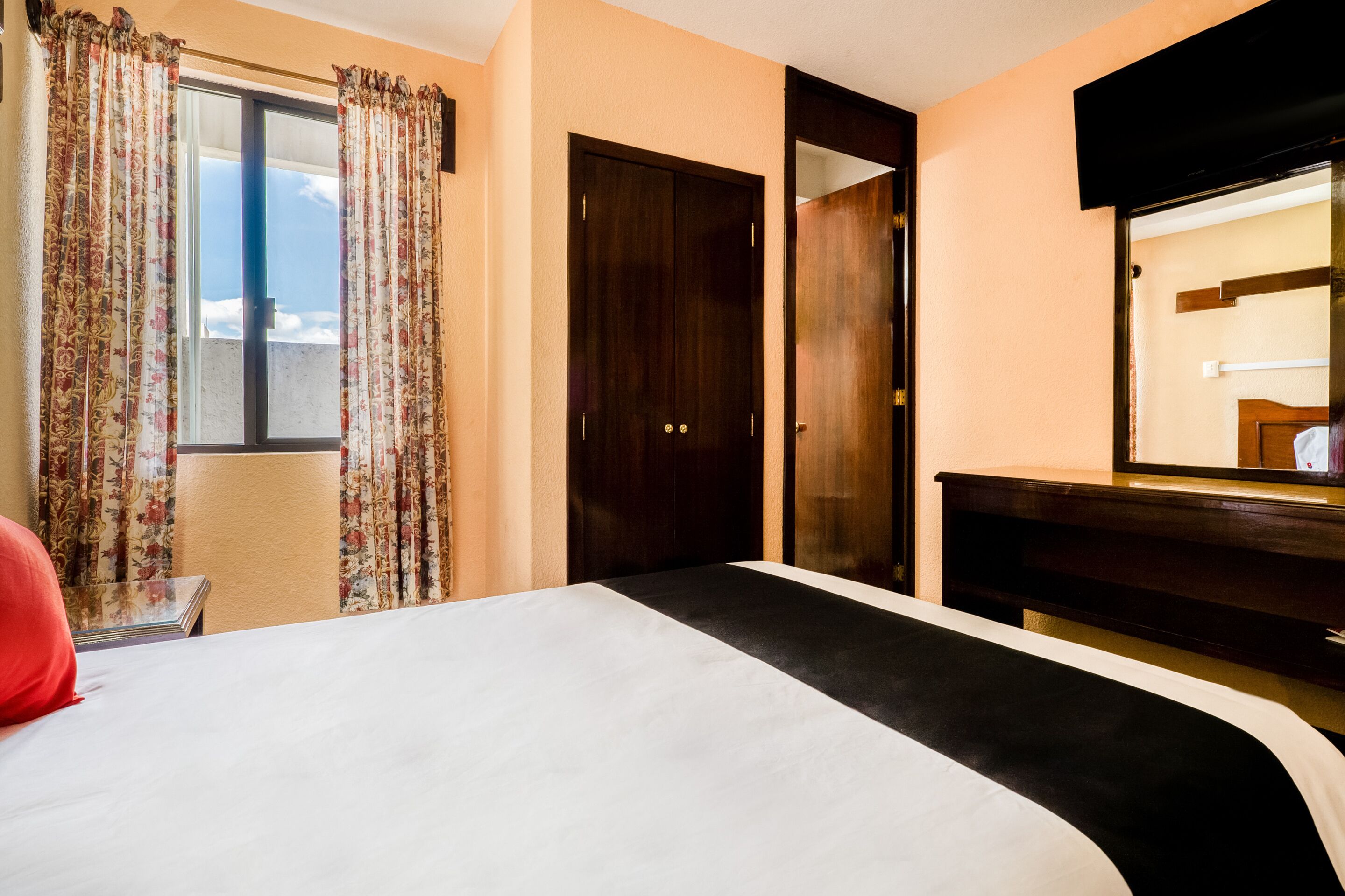 standard room | desk, free wifi, bed sheets
