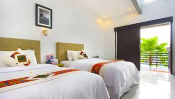 Superior Room | Minibar, in-room safe, desk, rollaway beds