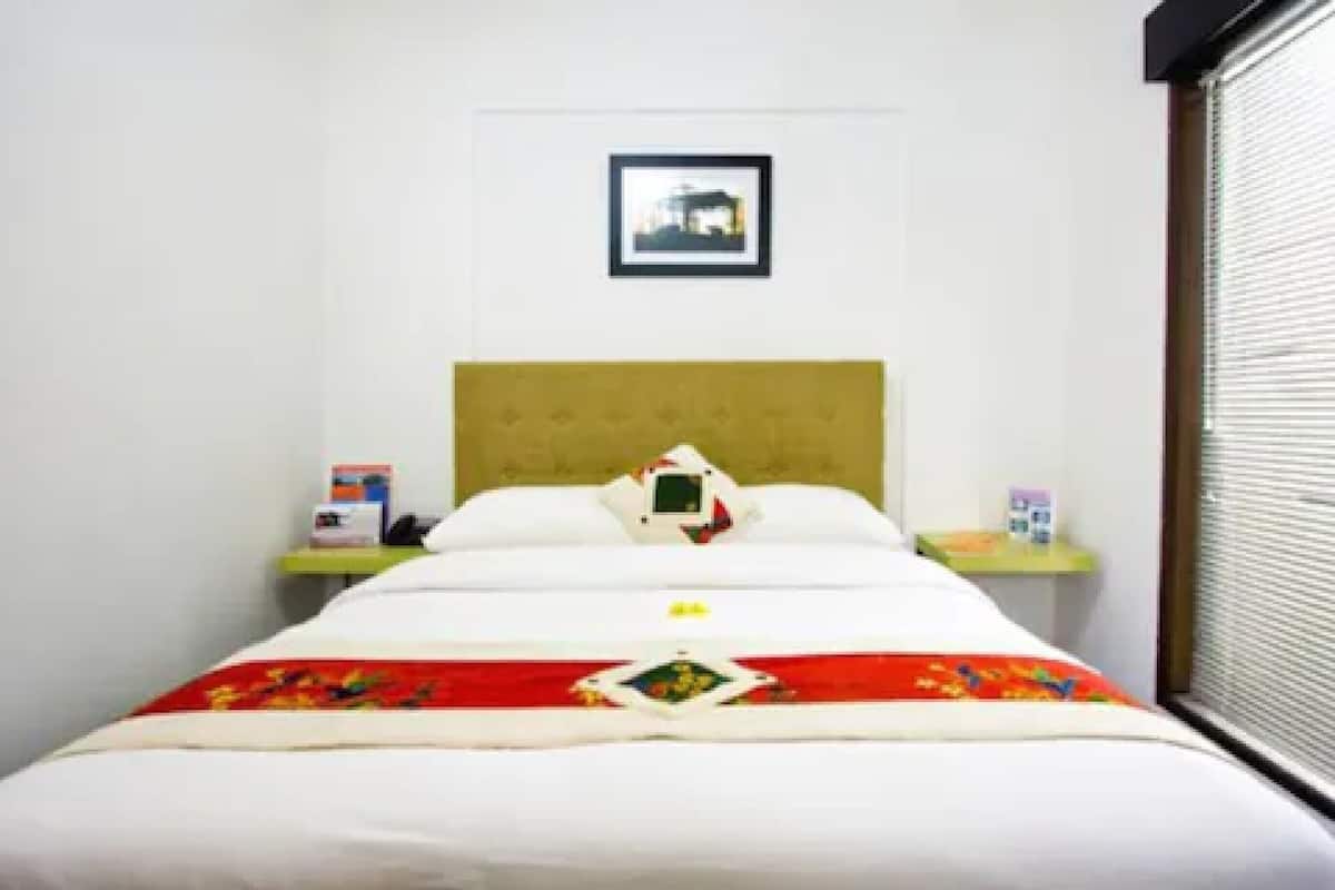 Standard Room | Minibar, in-room safe, desk, rollaway beds (surcharge)
