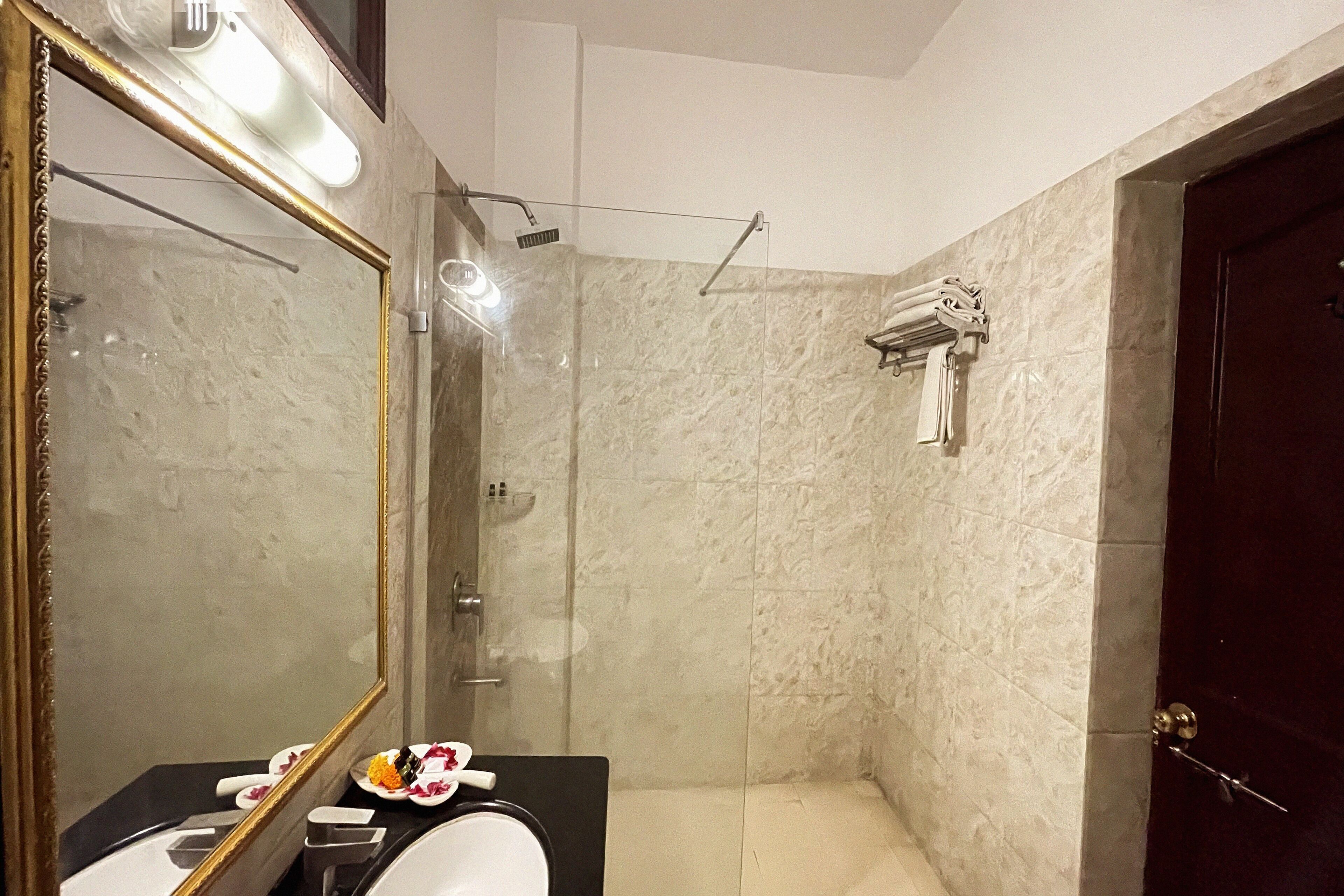 shower, free toiletries, towels