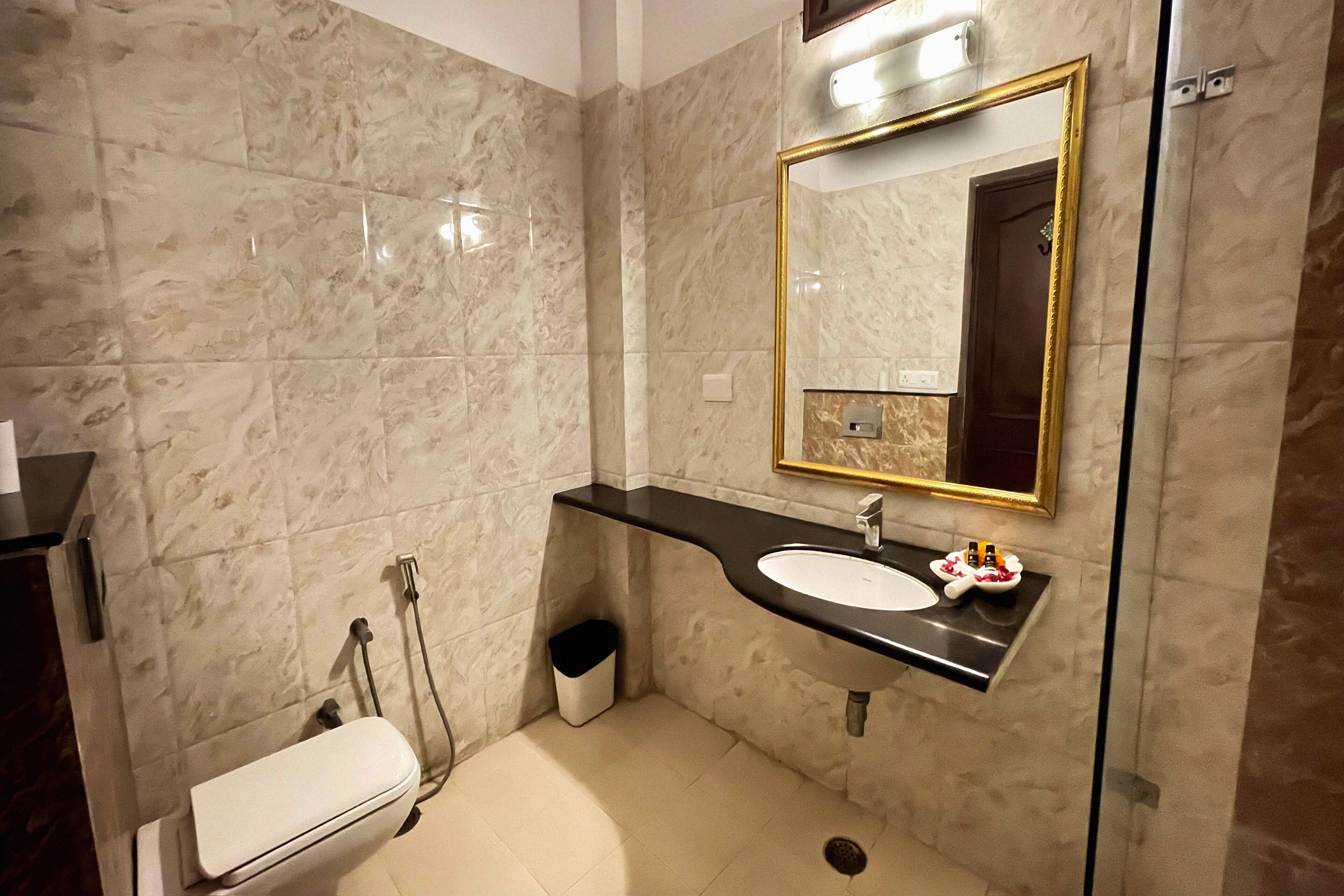 shower, free toiletries, towels