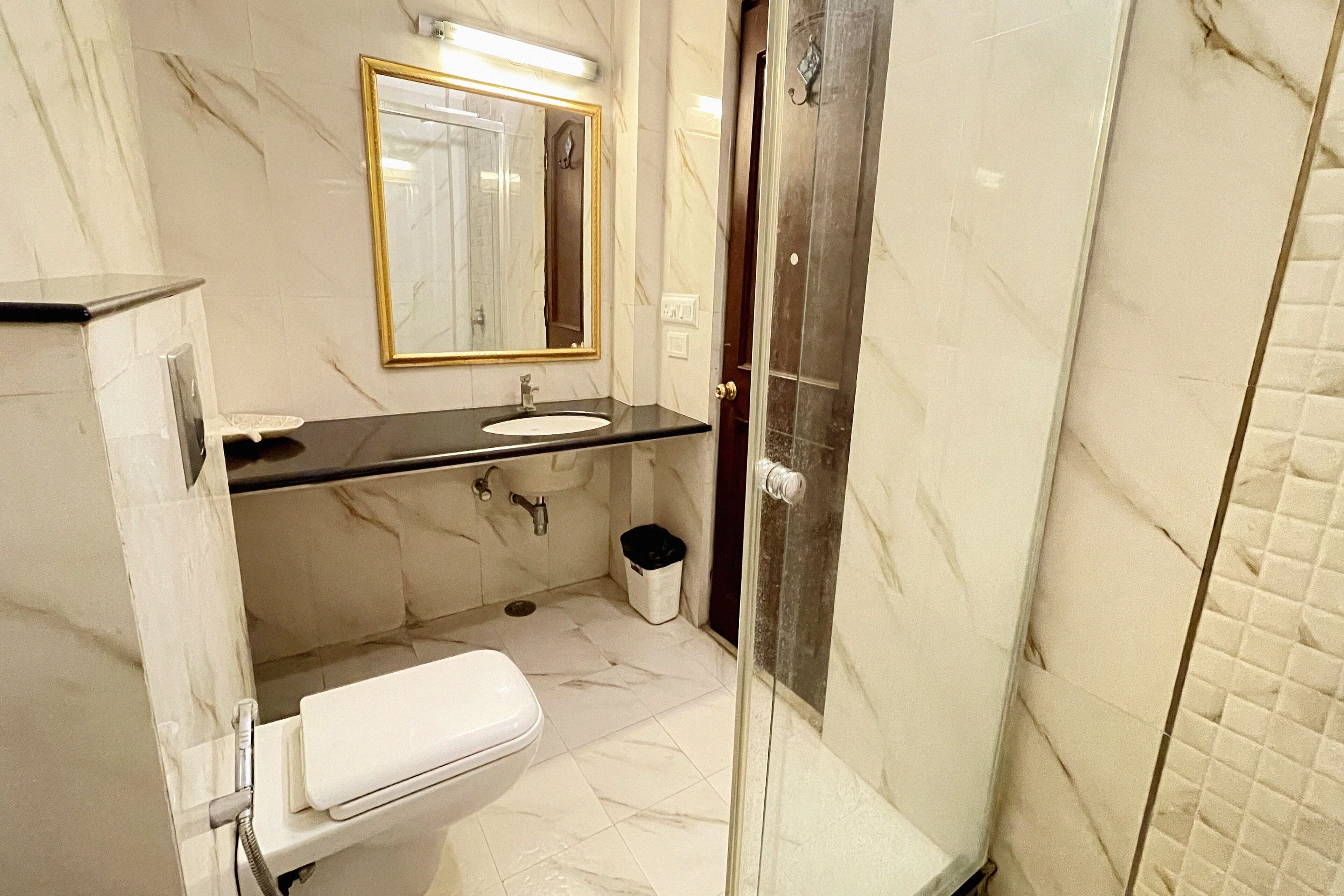 shower, free toiletries, towels