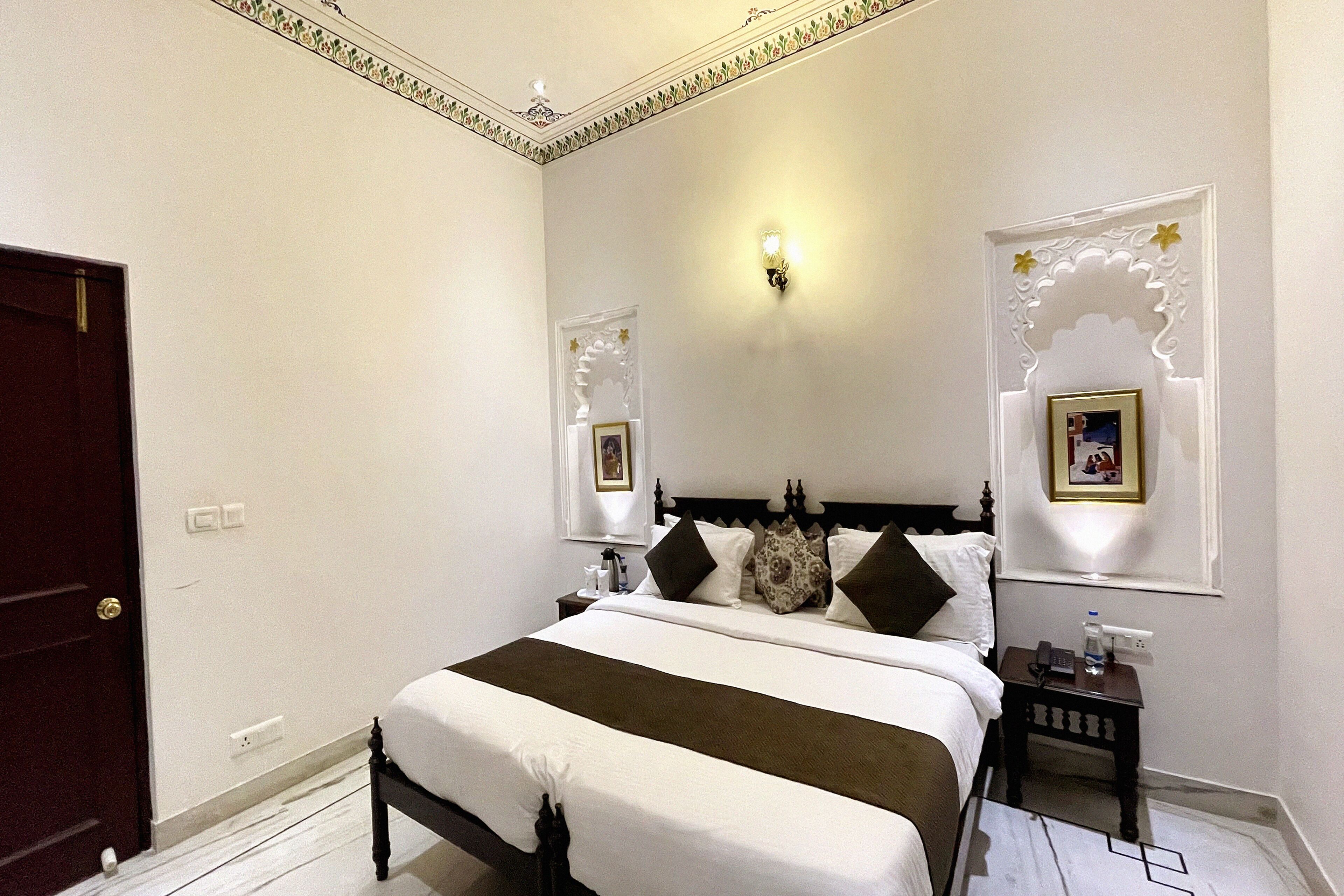 standard double room | 1 bedroom, premium bedding, in-room safe, desk