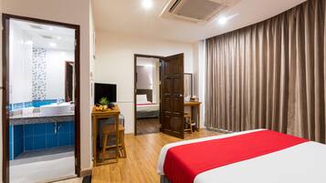 Family Room | Minibar, desk, rollaway beds, free WiFi