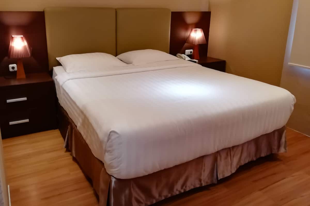 Familie appartement, 3 slaapkamers, uitzicht op zwembad (Diamond Unit) | Een minibar, een kluis op de kamer, een bureau