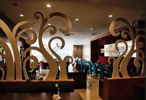 Breakfast, lunch and dinner served - Royal Suite Condotel (Medan)
