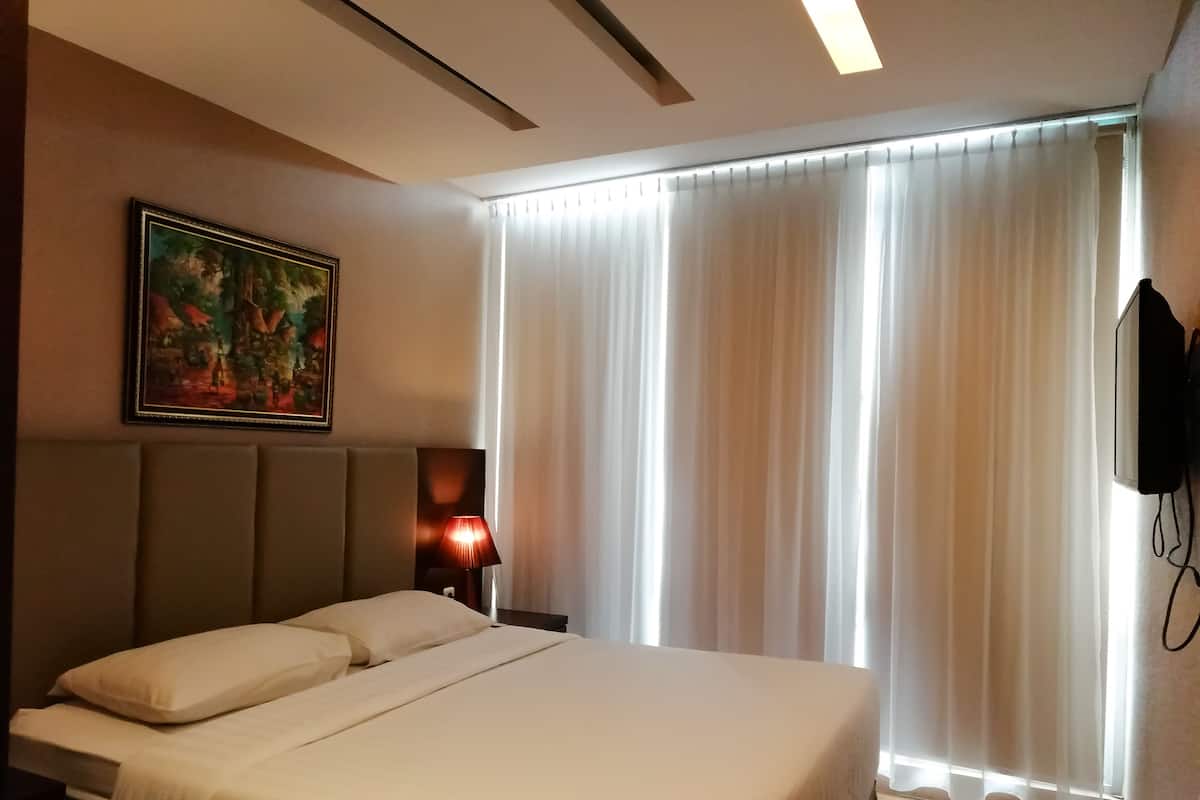 豪華公寓, 2 間臥室, 非吸煙房, 城市景 (Ruby Unit) | 迷你吧、房內夾萬、書桌、熨斗/熨衫板