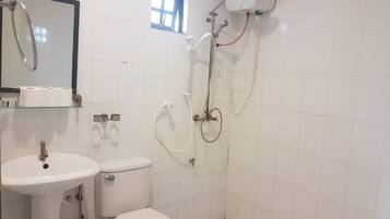 Standard Double or Twin Room | Bathroom | Shower, free toiletries, hair dryer, towels