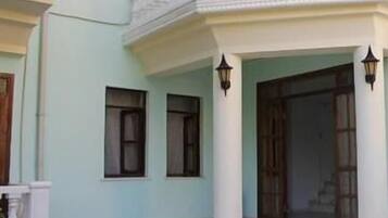 Overnatningsstedets indgangsparti