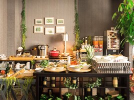 Daily buffet breakfast (JPY 1000 per person)