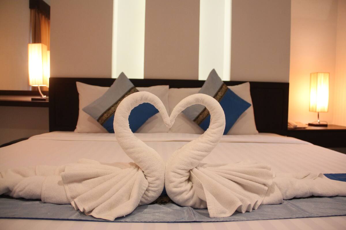 In-room safe, desk, free WiFi, bed sheets