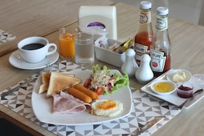 Breakfast (THB 200 per person)