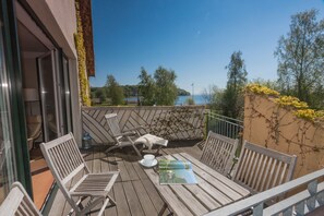 Apartamento (C, 2 bedrooms) | Vistas del balcón