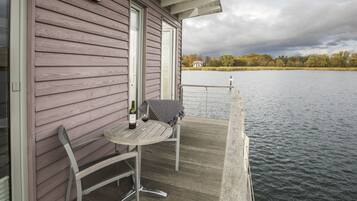 Schwimmendes Ferienhaus groß, 3 Schlafzimmer, Maisonette | Individuell dekoriert, individuell eingerichtet, Bügeleisen/Bügelbrett